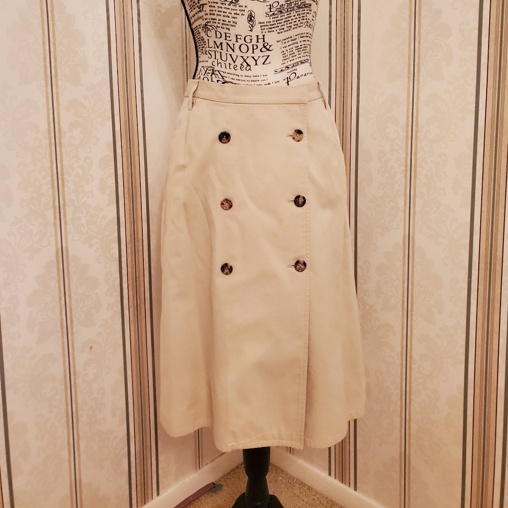Burberry midi skirt (khaki) barely worn